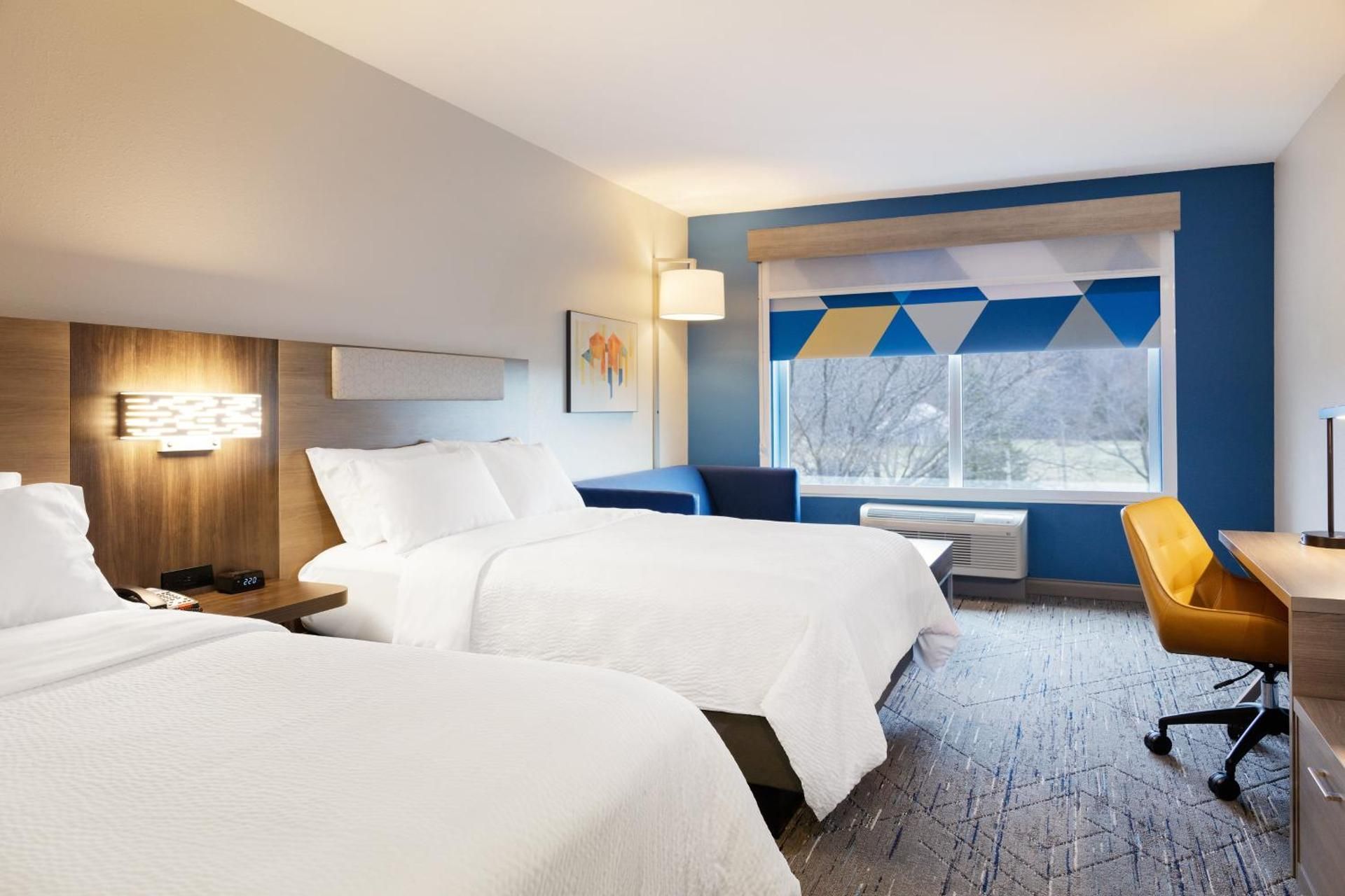 Queen Suite with Two Queen Beds - Communications Accessible