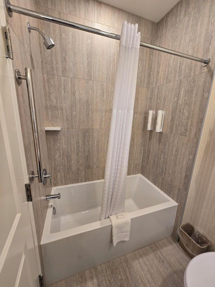 Clarion Pointe Mattoon near University Standard Room, 2 Queen Beds, Non Smoking 7
