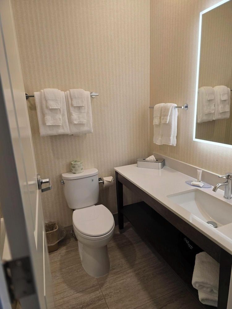 Clarion Pointe Mattoon near University Standard Room, 2 Queen Beds, Non Smoking 6