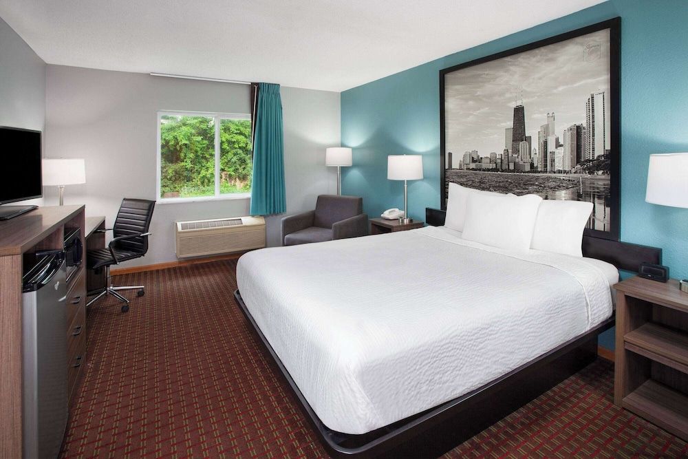 Standard Room, 1 Queen Bed