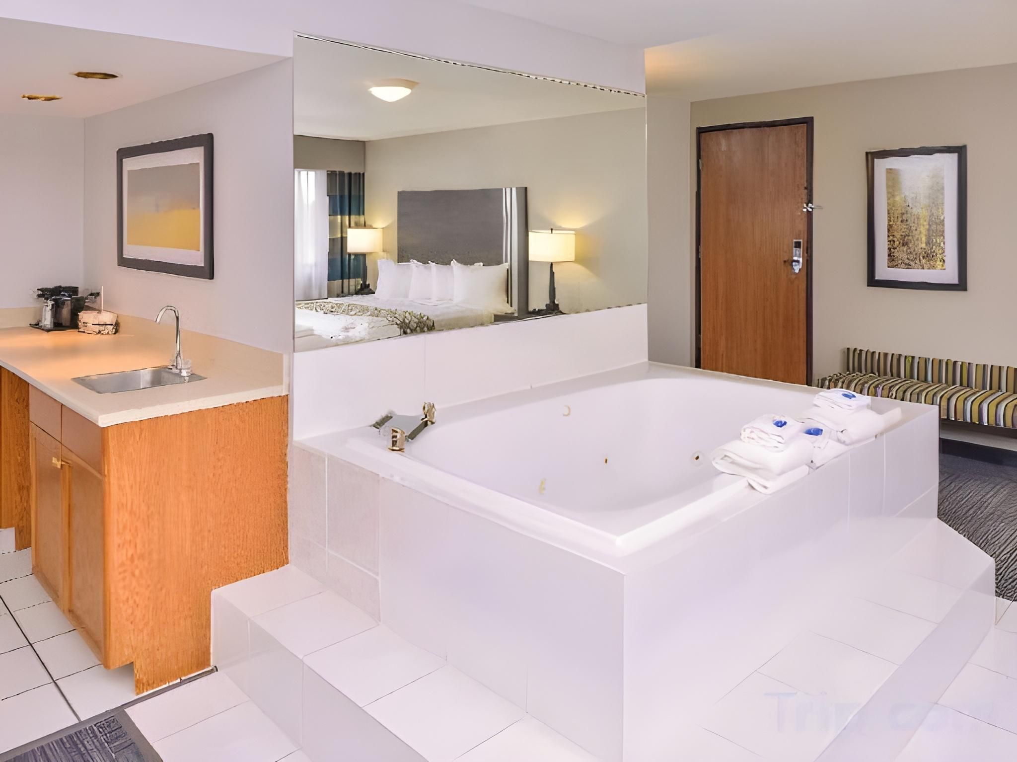 1 King Bed, Smoking Room