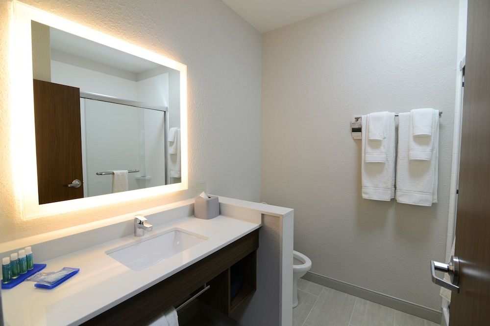 Standard Room, 2 Queen Beds, Accessible (Accessible Tub)