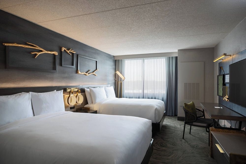 Club Room, 2 Queen Beds, Non Smoking