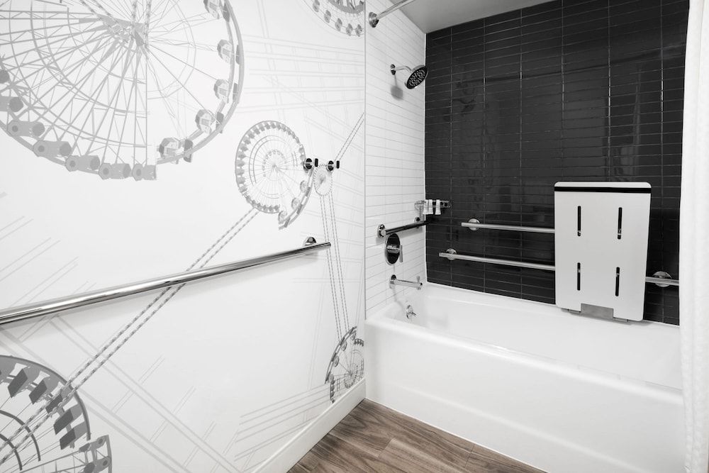 Classic Room, 2 Queen Beds, Non Smoking (Mobility/Hearing Accessible, Tub)