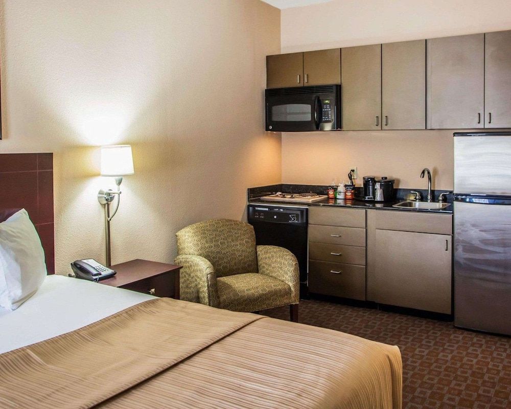 Room, 1 Queen Bed, Accessible, Non Smoking (Efficiency, Tub Accessible)