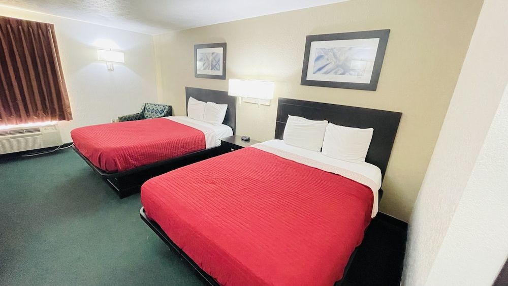 Pinckeyville Inn and Suites Traditional Room, 2 Queen Beds 2