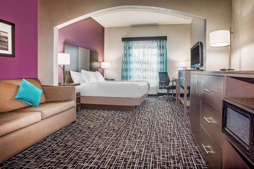 Deluxe Room, 1 King Bed, Non Smoking