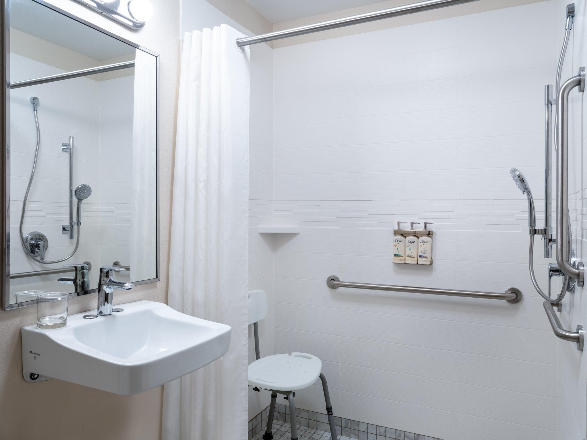 1 Queen Studio Suite Accessible Roll in Shower