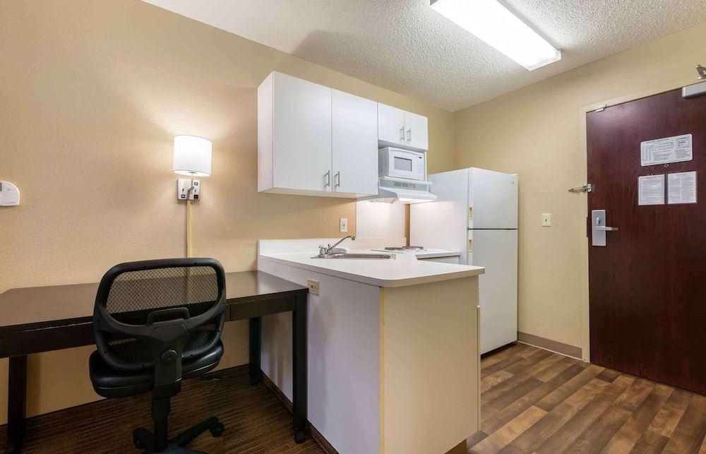Extended Stay America Suites Rockford I90 Studio, 1 Queen Bed, Non Smoking 6