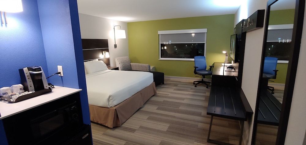 Standard Room, 1 King Bed