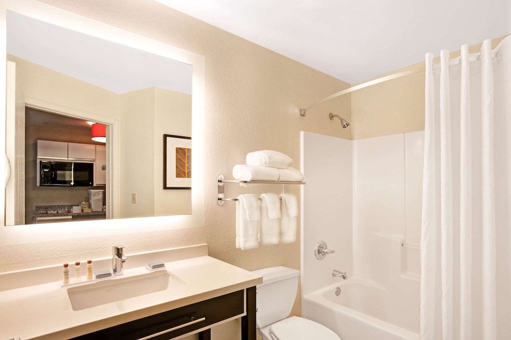 Suite, 1 Queen Bed with Sofa bed, Non Smoking