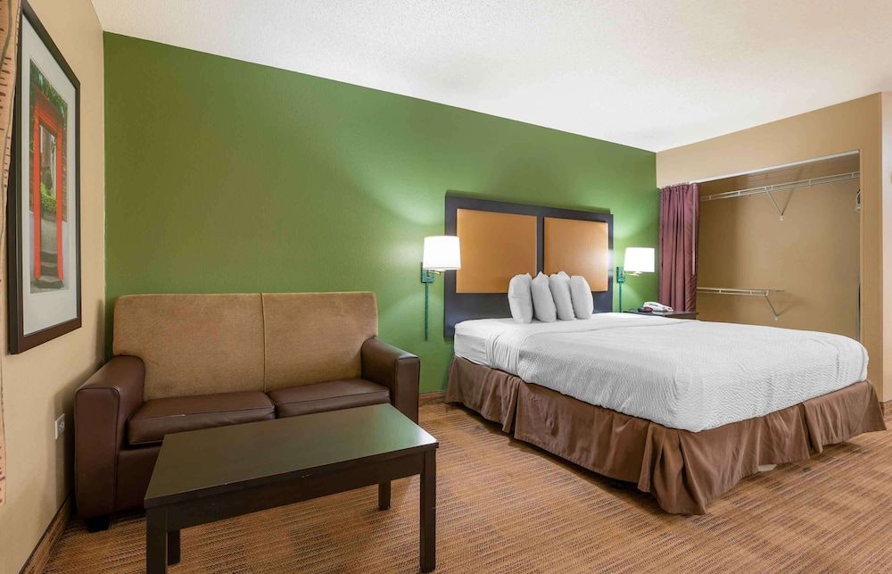 Extended Stay America Suites Chicago Schaumburg Conv Center Deluxe Studio, 1 King Bed with Sofa bed, Non Smoking 3