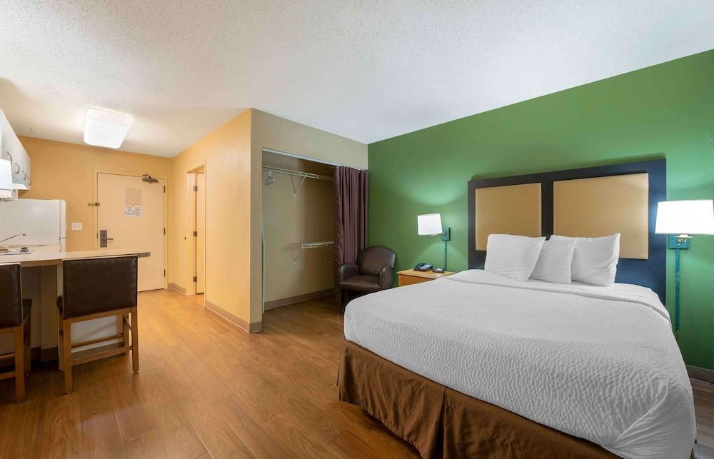 Extended Stay America Suites Chicago Schaumburg Conv Center Studio, 1 Queen Bed, Non Smoking 4