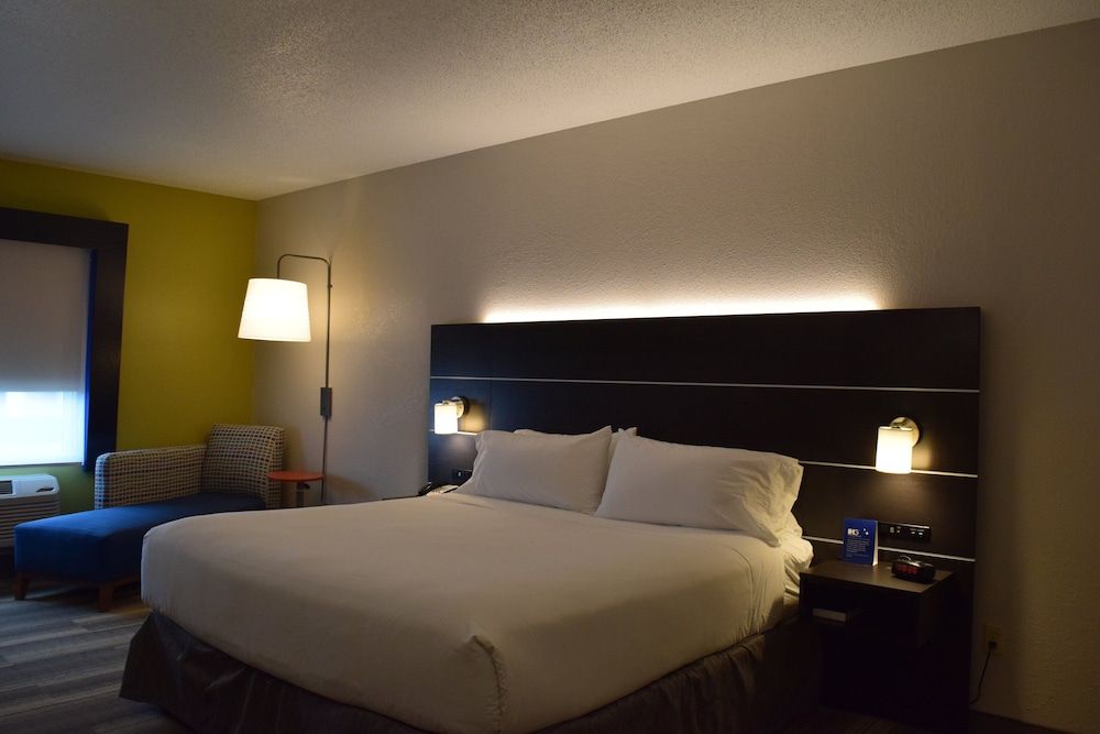 Standard Room, 1 King Bed, Accessible (Mobility, Accessible Tub)