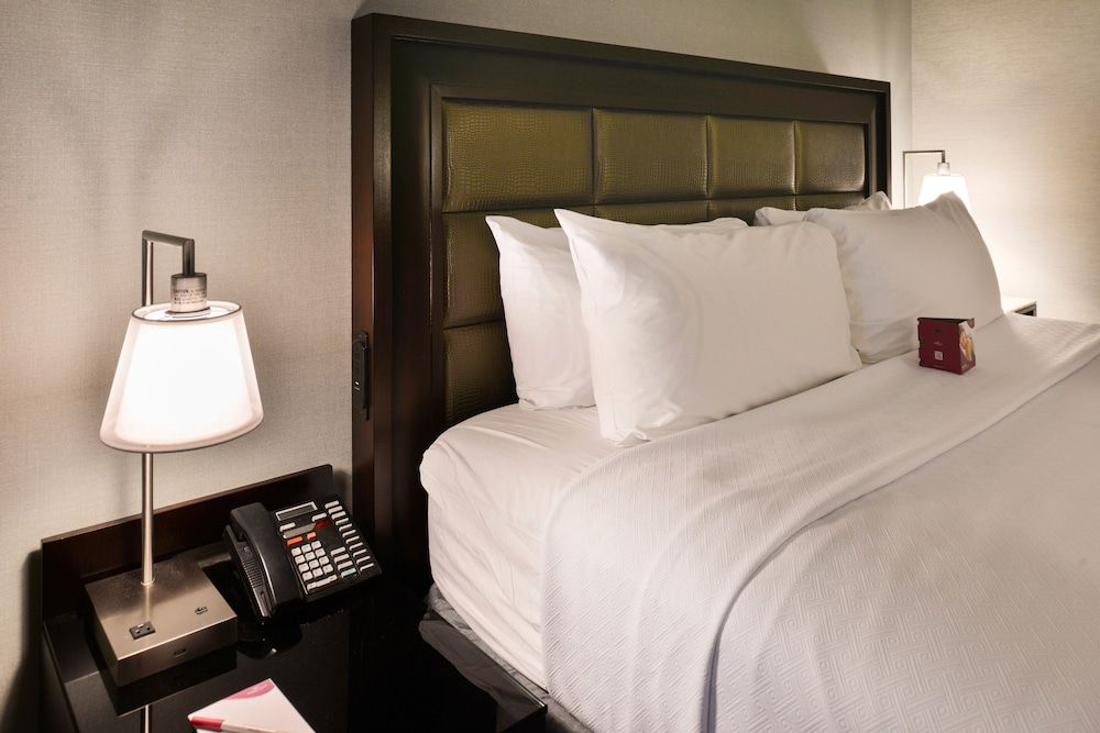 Standard Room, 1 King Bed, Accessible (Mobility, Accessible Tub)