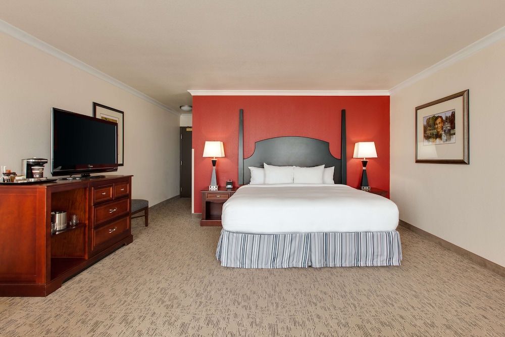 Junior Suite, 1 King Bed, Non Smoking