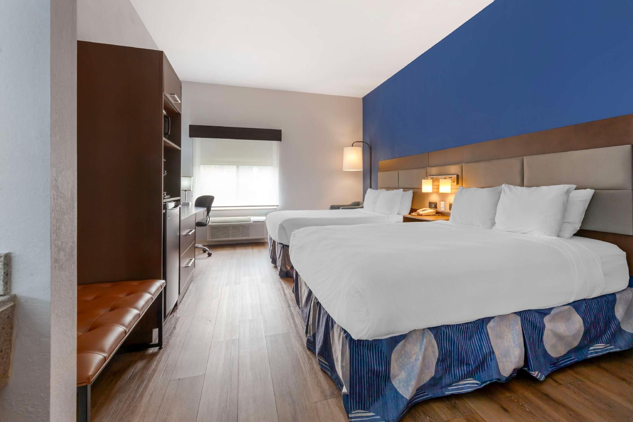 2 queen beds, nonsmoking