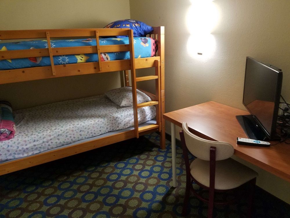 Suite, 2 Queen Beds, Non Smoking, Jetted Tub (Bunk beds)
