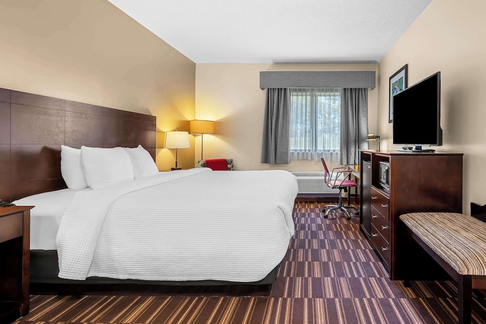 Best Western University Inn Suite, 1 King Bed, Non Smoking, Jetted Tub