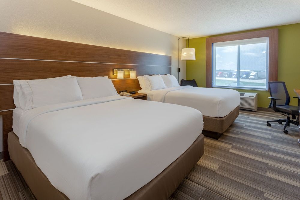 Suite, Multiple Beds (Minifridge)