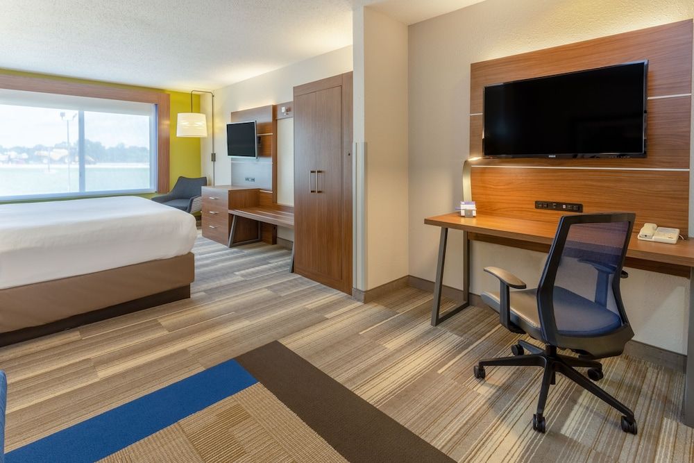 Suite, 1 King Bed with Sofa bed, Accessible (Communications Accessible)