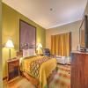 Super 8 by Wyndham Waterloo 