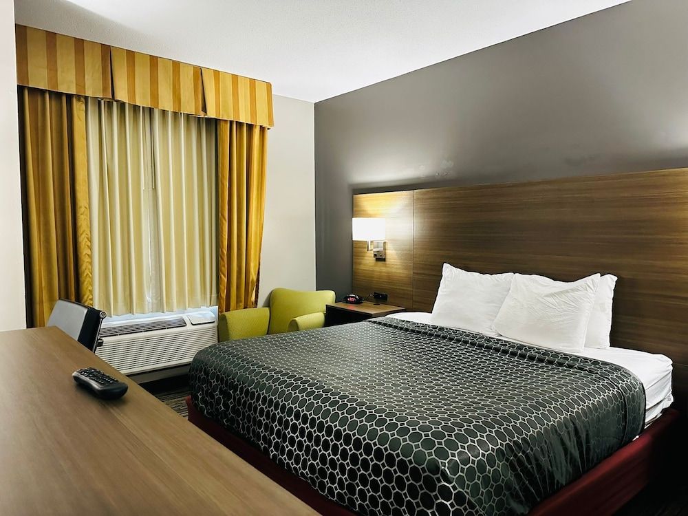 Room, 1 King Bed, Accessible, Non Smoking (Mobility Accessible)