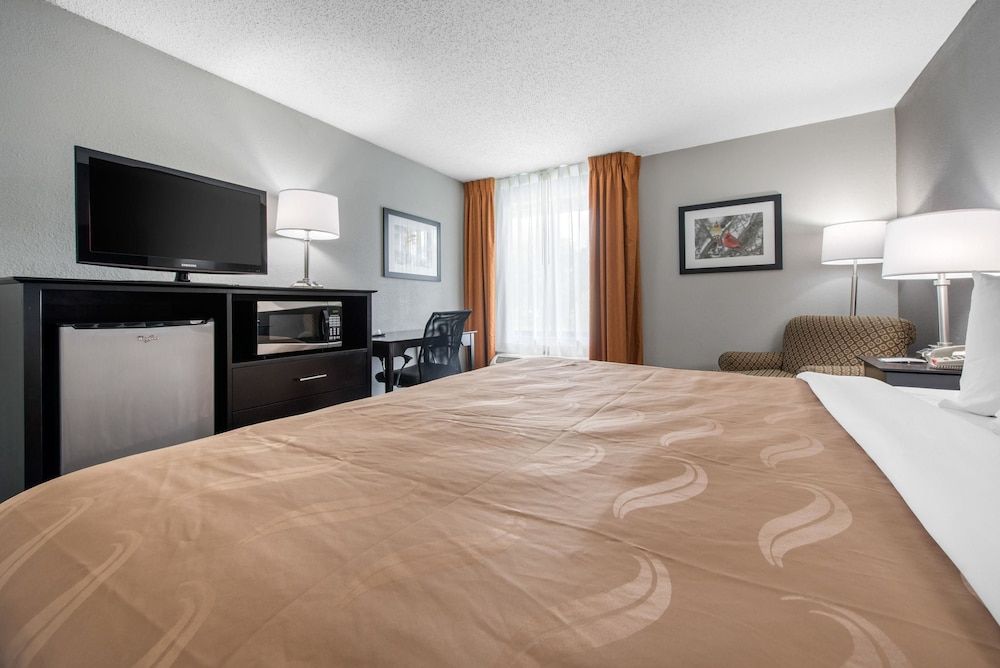 Standard Room, 1 King Bed, Non Smoking, Bathtub