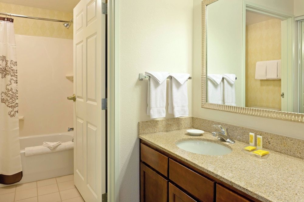 Room, 1 Bedroom, Non Smoking (Mobility/Hearing Access, Roll-in Shwr)