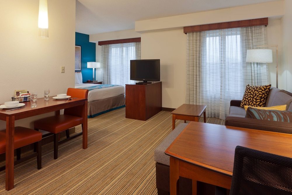 Studio, 1 Queen Bed with Sofa bed, Non Smoking (Hearing Accessible)