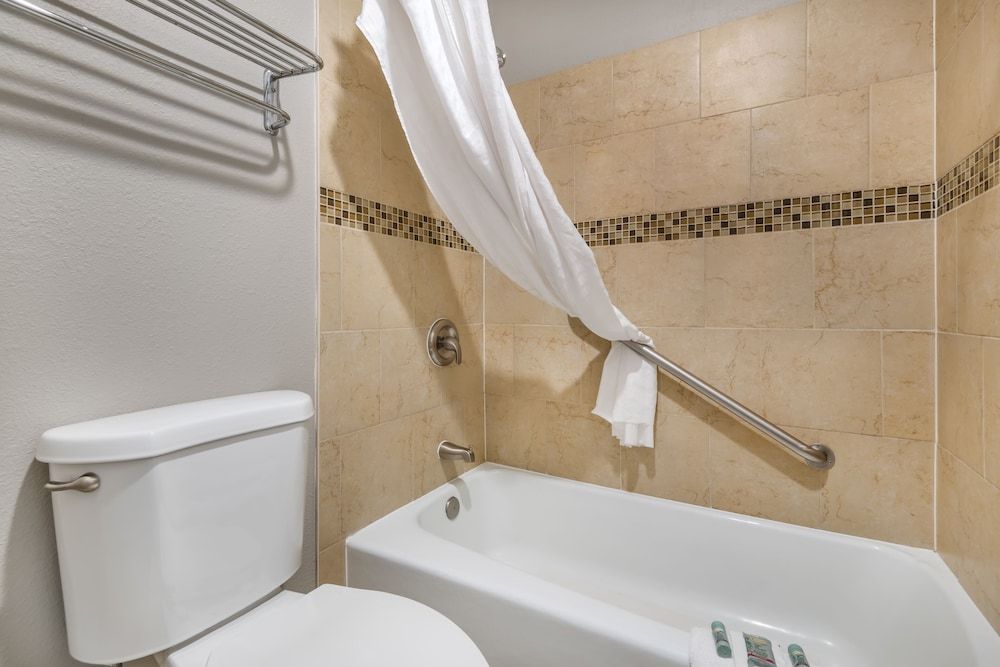 Best Western Green Tree Inn Standard Room, 1 King Bed, Non Smoking, Refrigerator & Microwave (Deluxe) 5