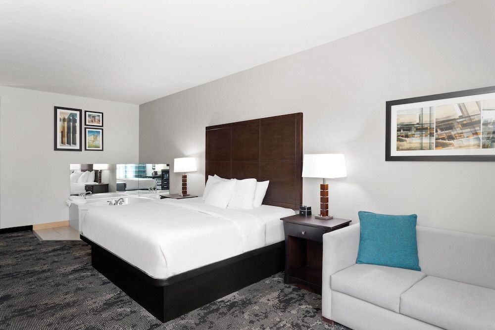 Deluxe Suite, 1 King Bed, Non Smoking