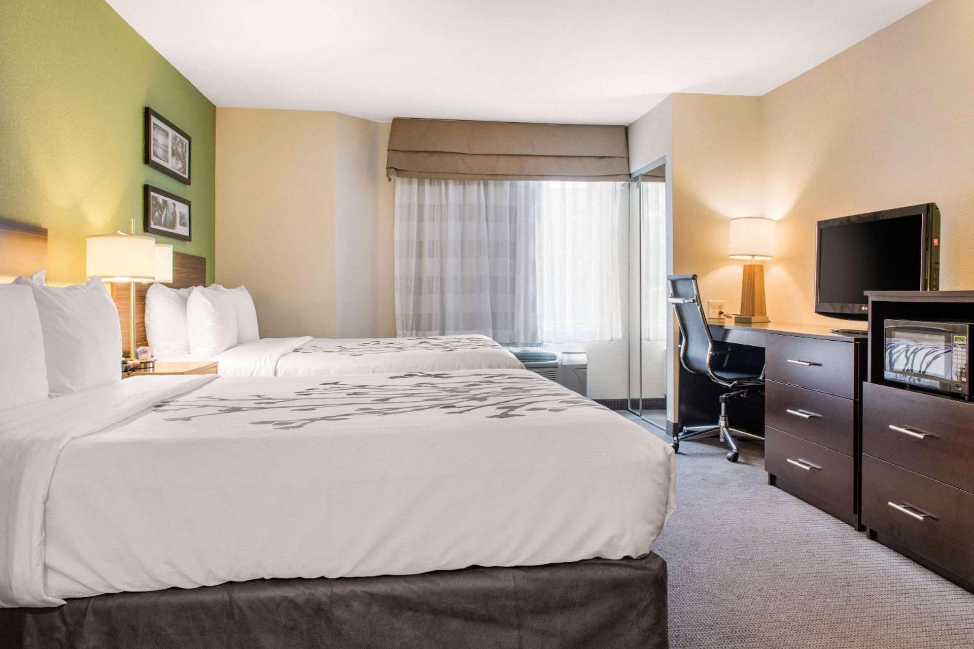 2 Queen Beds, Nonsmoking, Accessible