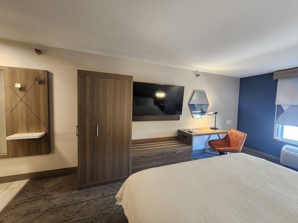 Standard Room, 1 King Bed (LEISURE)