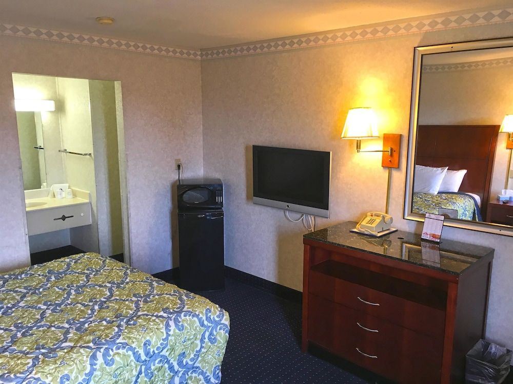 Americas Best Value Inn Decatur, IN Room, 1 Queen Bed, Non Smoking 6