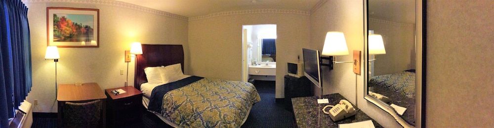 Americas Best Value Inn Decatur, IN Room, 1 Queen Bed, Non Smoking 9