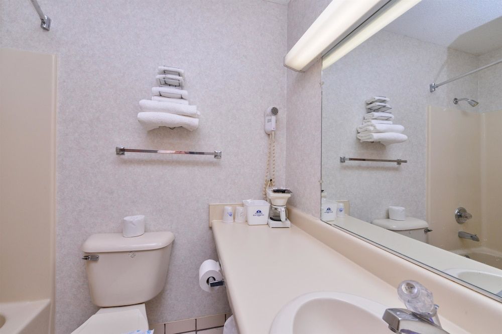 Americas Best Value Inn Decatur, IN Room, 1 King Bed 8