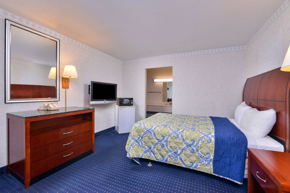 Americas Best Value Inn Decatur, IN Room, 1 Queen Bed, Non Smoking 4