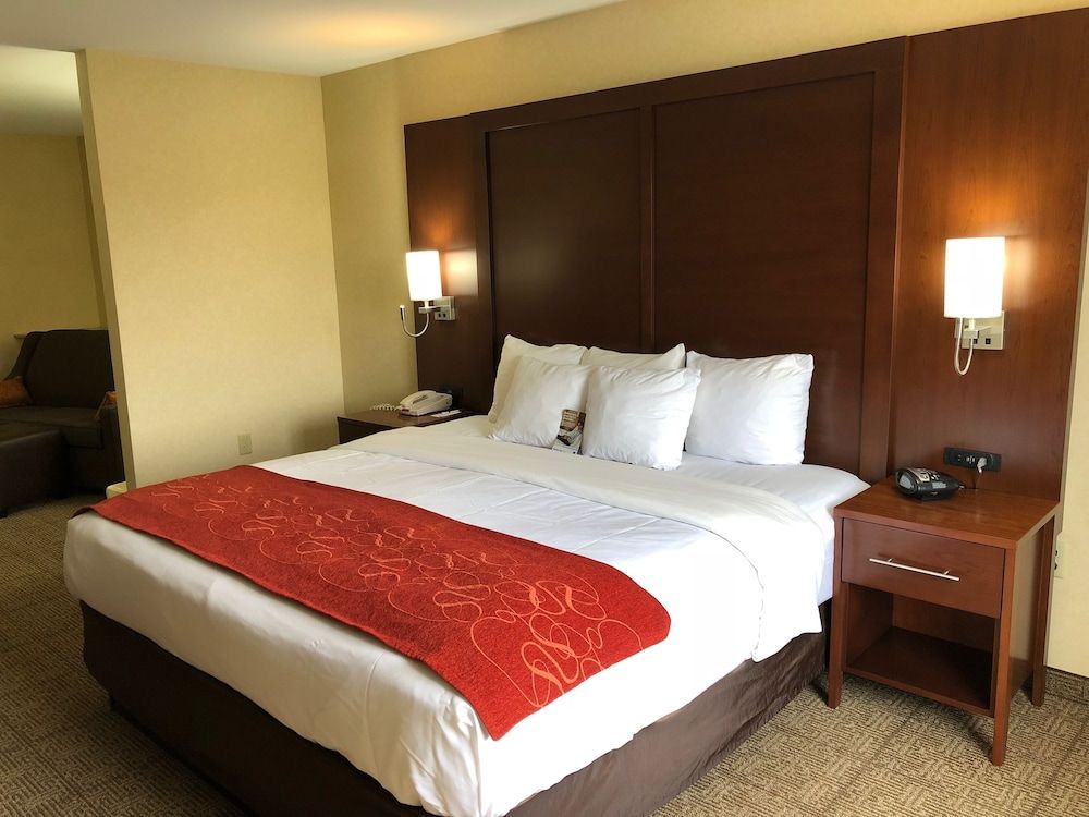 Suite, 1 King Bed, Accessible, Non Smoking