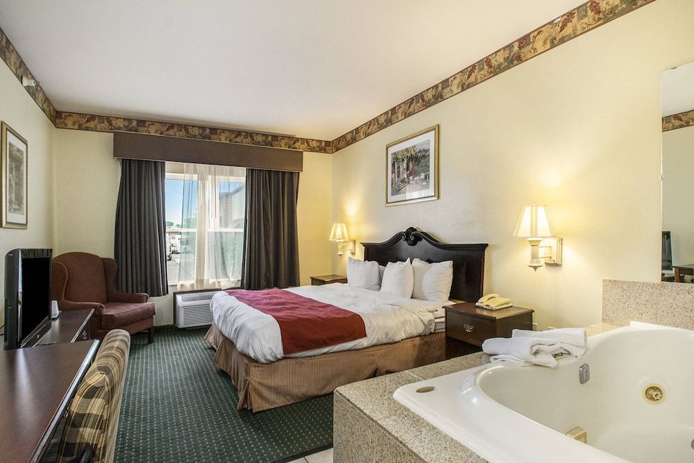 Suite, 1 King Bed, Non Smoking, Jetted Tub