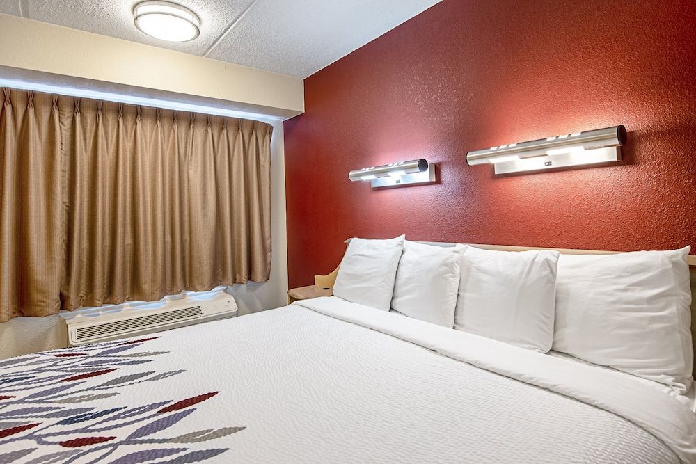 Deluxe Room, 1 King Bed (First Floor, Smoke Free)