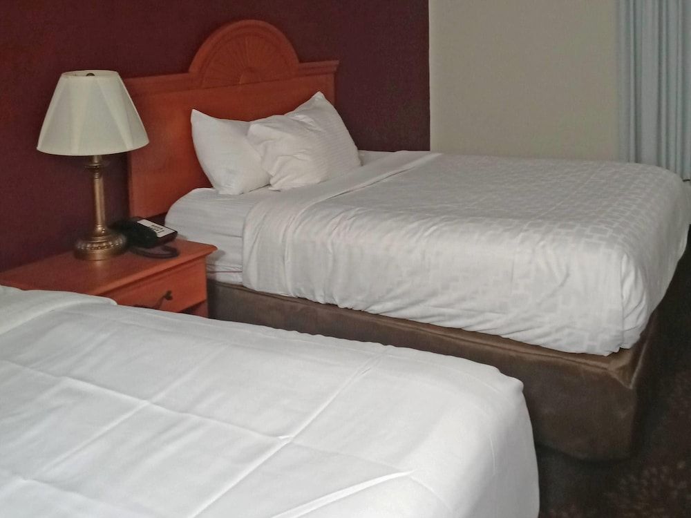 Clarion Pointe Evansville North Standard Room, 2 Queen Beds, Non Smoking