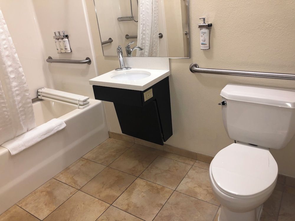 Suite, 1 Bedroom, Accessible (Communications, Accessible Tub)