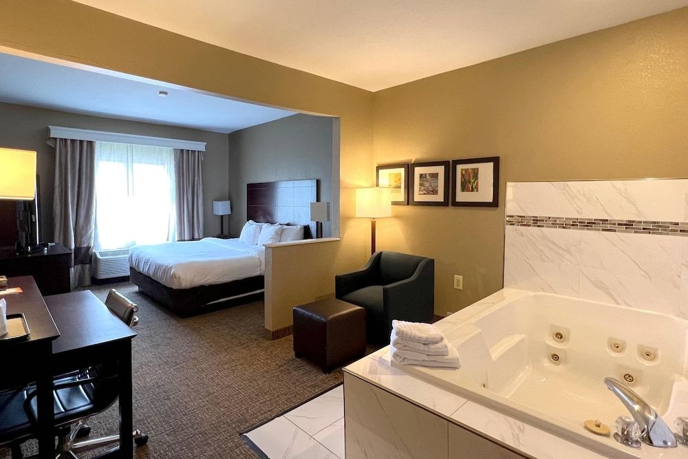 Suite, 1 King Bed, Non Smoking, Hot Tub