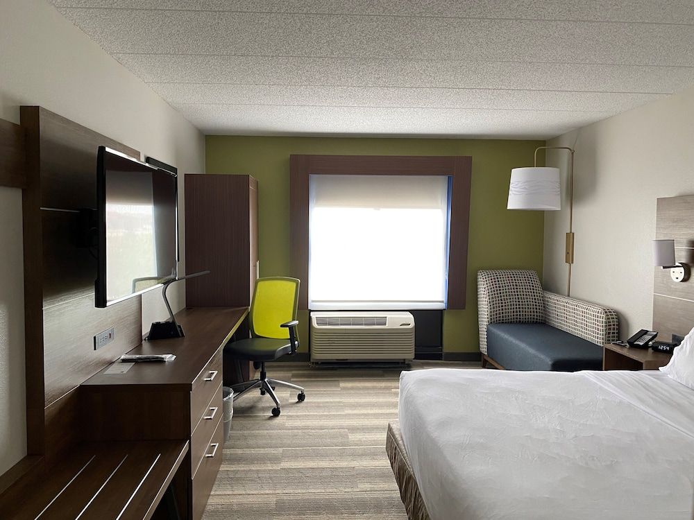 Suite, 1 King Bed, Accessible, Non Smoking (Communications, Accessible Tub)