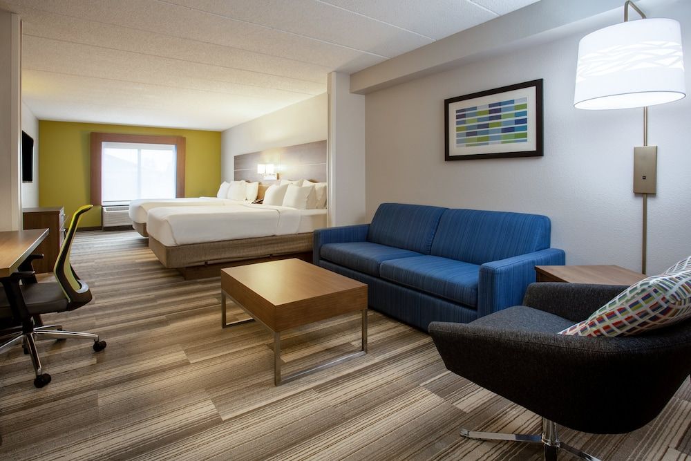 Suite, Multiple Beds (Additional Living Area)