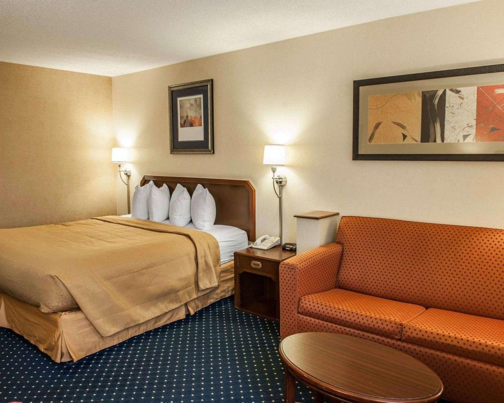 1 King Bed, Nonsmoking, Accessible