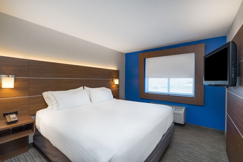 Standard Room, 1 King Bed (Extra Floor Space)