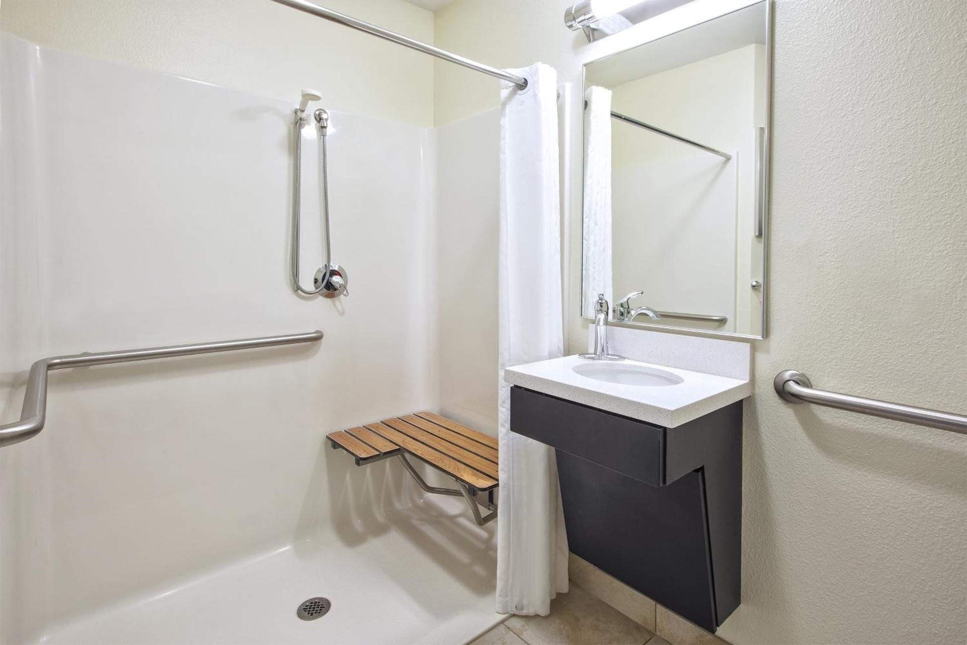 Queen Hearing Accessible Roll In Shower Non-Smoking