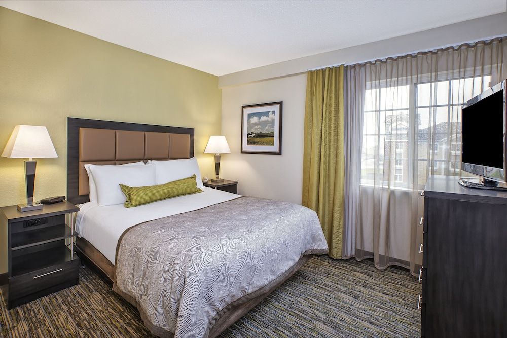 Studio Suite, 1 Queen Bed, Accessible (Communications, Roll In Shower)